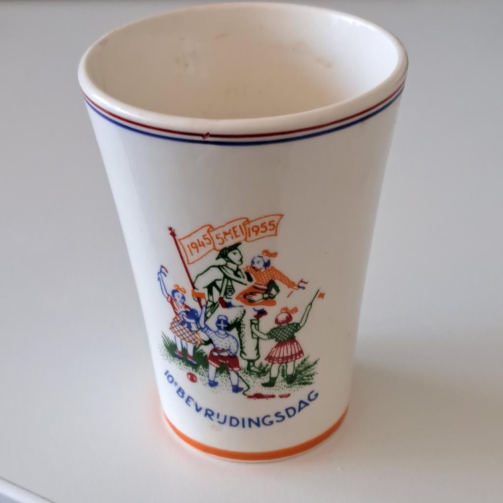 Petrus Regout Bevrijdingsdag Beker 1945-1955, Antiek en Kunst, Ophalen of Verzenden