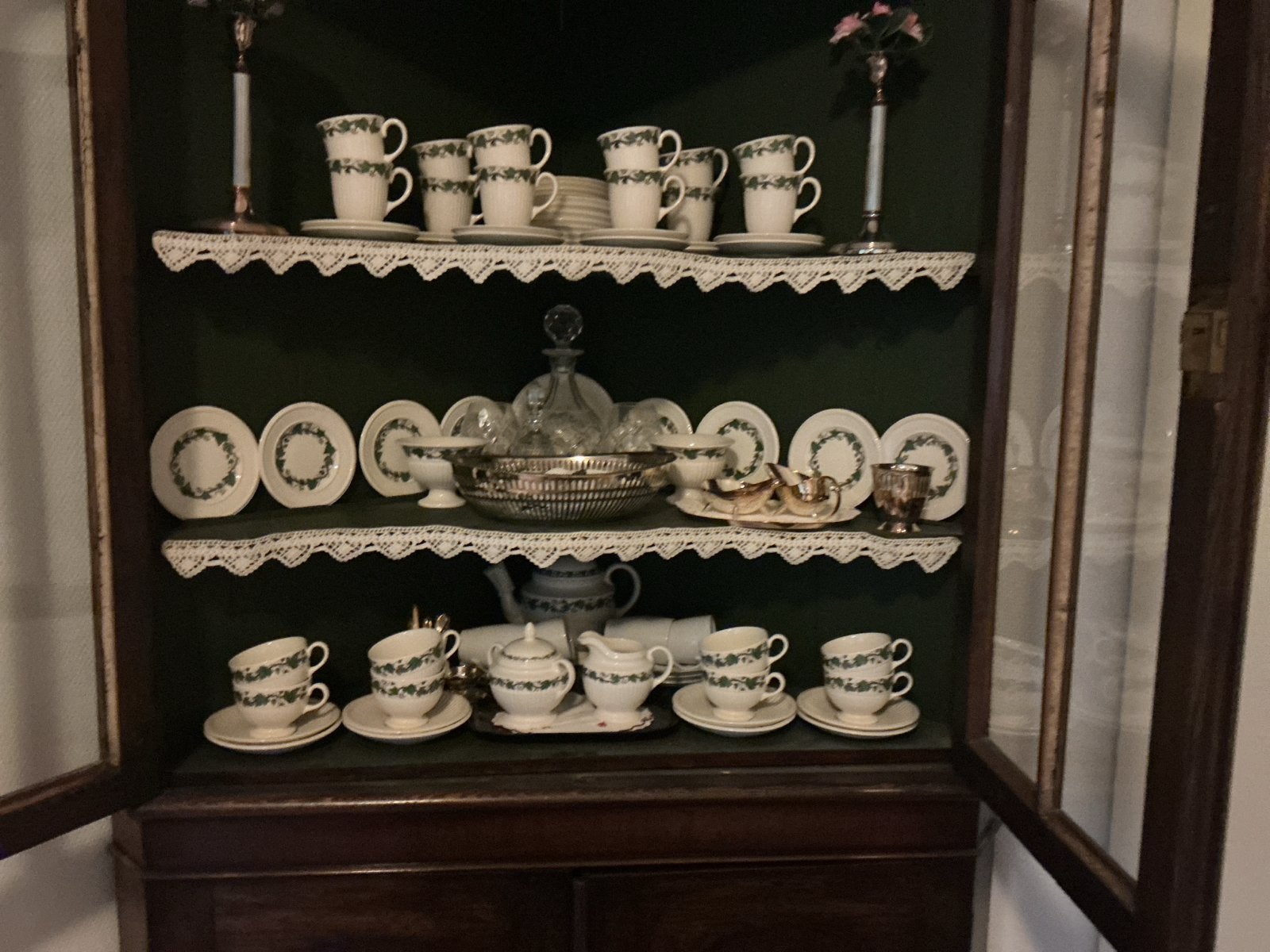 Wedgwood Stratford theeservies, Ophalen