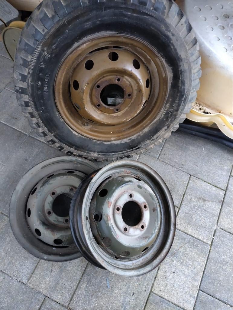3 velgen Ford Mutt /M151 incl. originele band., Ophalen of Verzenden, Landmacht, Amerika, Overige typen