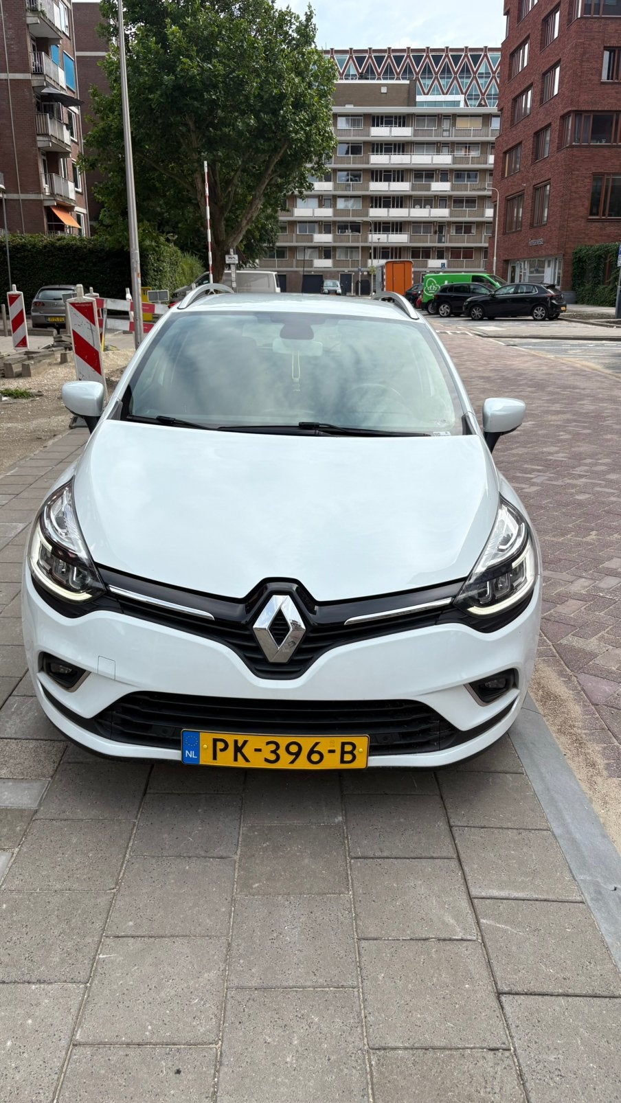 Renault Clio 1.2 TCE 87KW Estate EDC 2017 Wit, Auto's, 4 cilinders, 635 kg, Leder en Stof, Wit