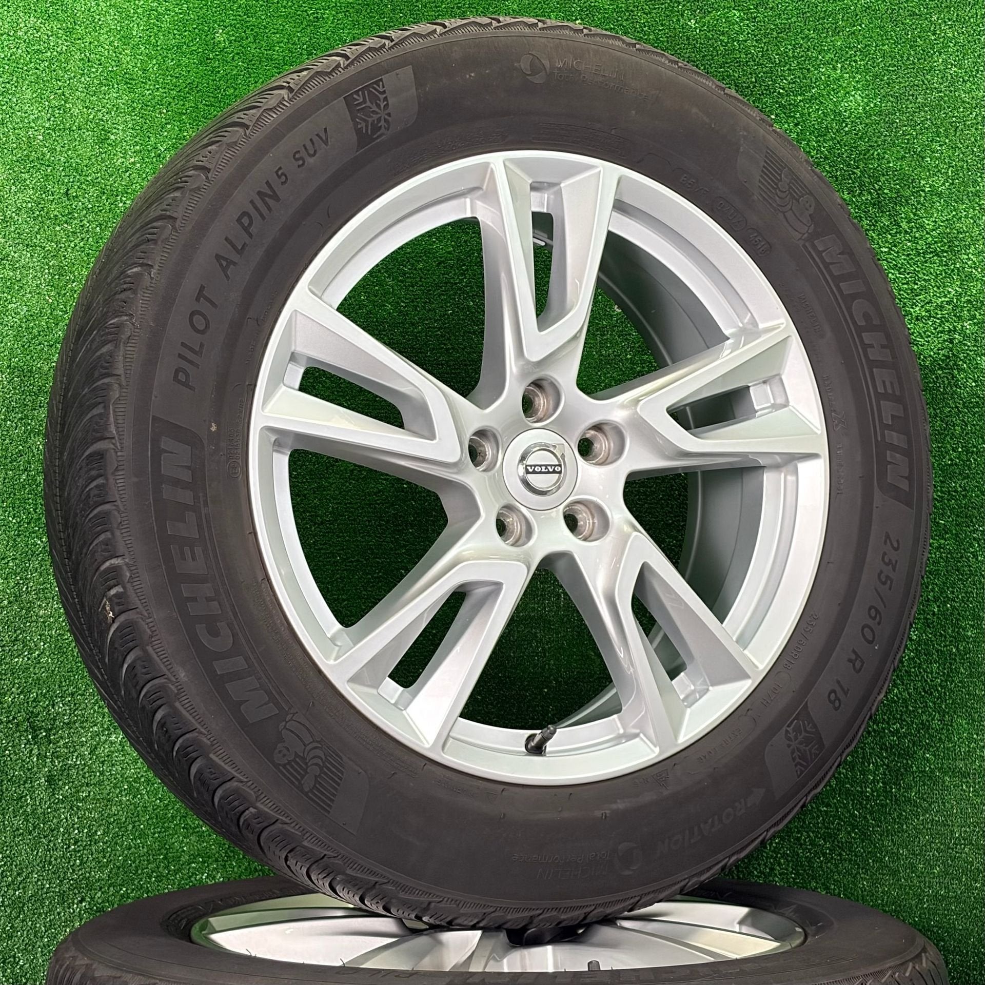 Originele 18 inch Volvo R-Design velgen winterbanden XC60, Auto-onderdelen, Banden en Velgen, 18 inch, Gebruikt, -, -
