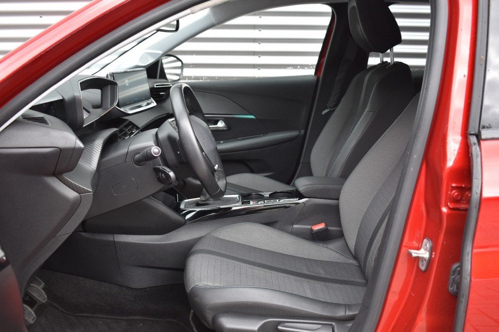 Peugeot 208 1.2 PURETECH ALLURE / NAVI + APP CONNECT / ECC /, Voorwielaandrijving, 101 pk, 49 €/maand, Origineel Nederlands