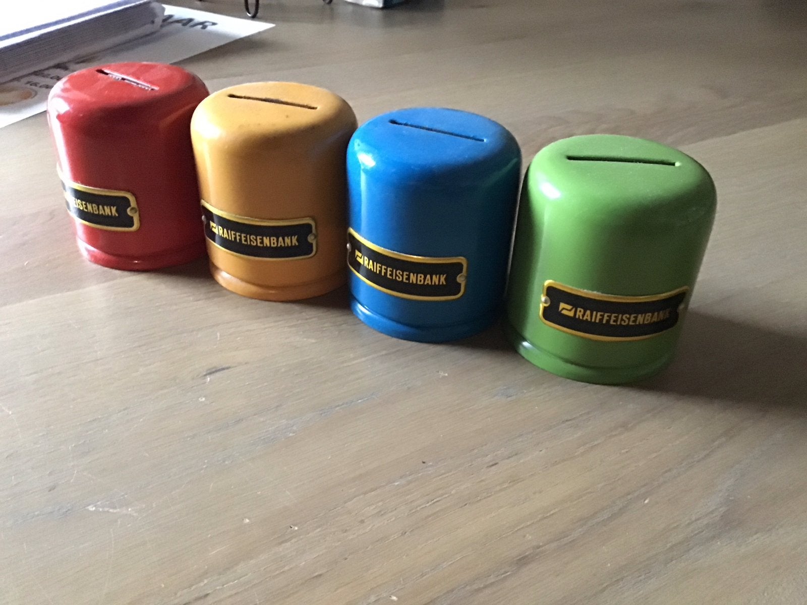 Set van 4 vintage Raiffeisenbank spaarpotjes, Ophalen of Verzenden, Gebruikt, Metaal of Blik, Overige thema's