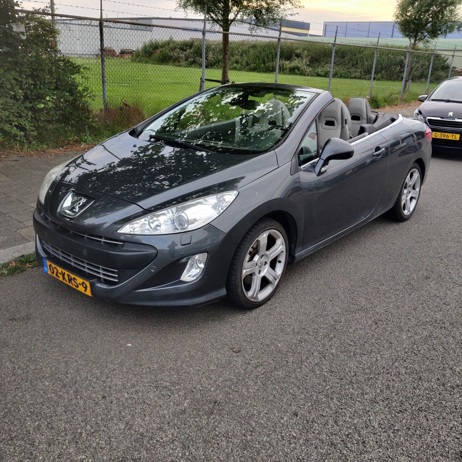 Peugeot 308 1.6 THP CC AUT 2010 Grijs, Auto's, Peugeot, Euro 5, Grijs, Particulier, Aangepast voor mindervaliden