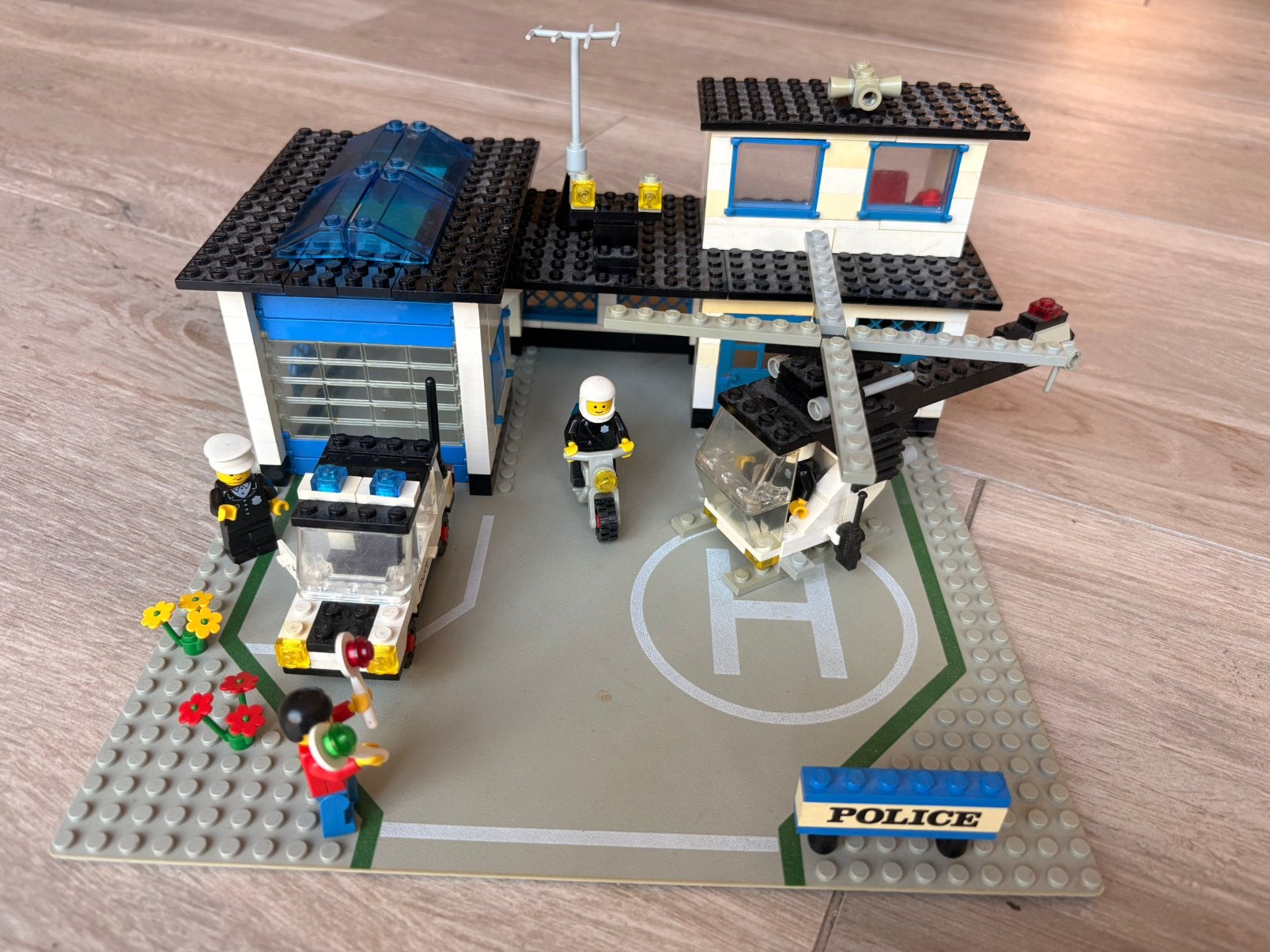 LEGO Town 6384 - Politie kazerne, Ophalen of Verzenden, Gebruikt