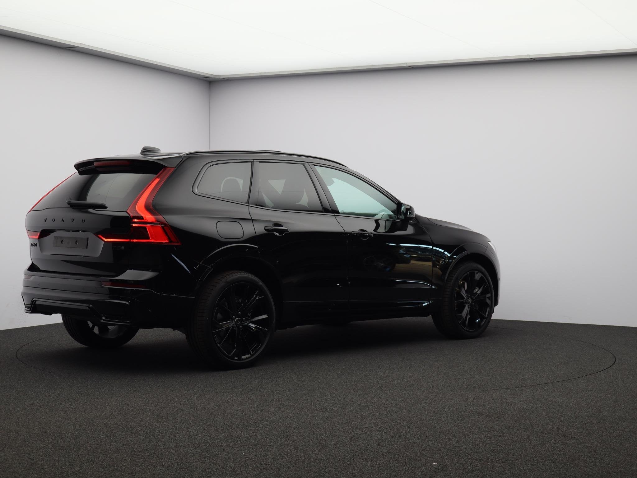 Volvo XC60 2.0 T8 Plug-in hybrid AWD Plus Black Edition / Pa, Automaat, Euro 6, 4 cilinders, 1969 cc