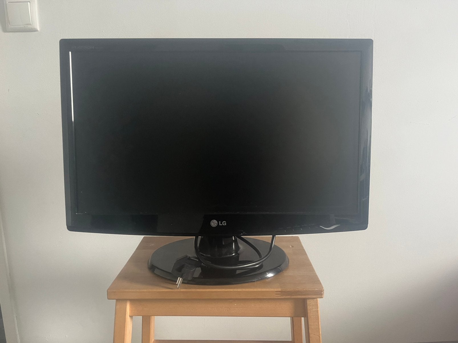 LG monitor Flatron w2343t 22 inch, Ophalen, Full HD, Zo goed als nieuw, 60 Hz of minder