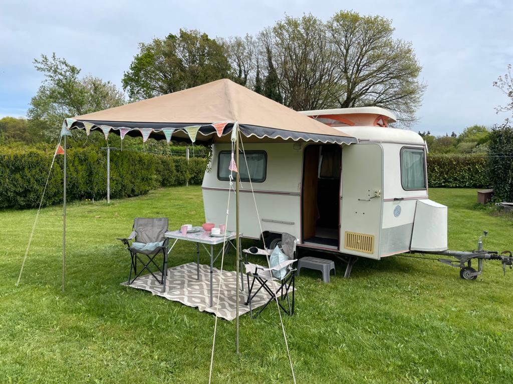 TE HUUR. Retro Eriba Pan Familia., Caravans en Kamperen, Verhuur