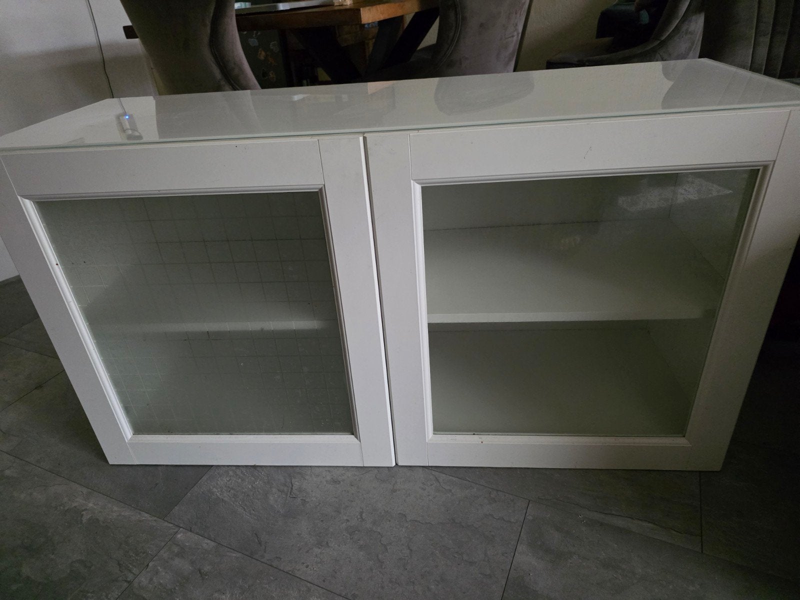 Ikea TV-meubel met glazen blad en veel opbergruimte, Huis en Inrichting, Ophalen of Verzenden, 25 tot 50 cm, 100 tot 150 cm, Minder dan 100 cm