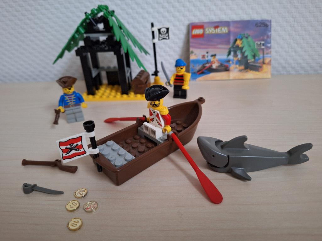 * Lego: 6258 Smuggler's Shanty, Piraten boot, eiland, haai *, Kinderen en Baby's, Speelgoed | Duplo en Lego, Compleet, Lego, Ophalen of Verzenden