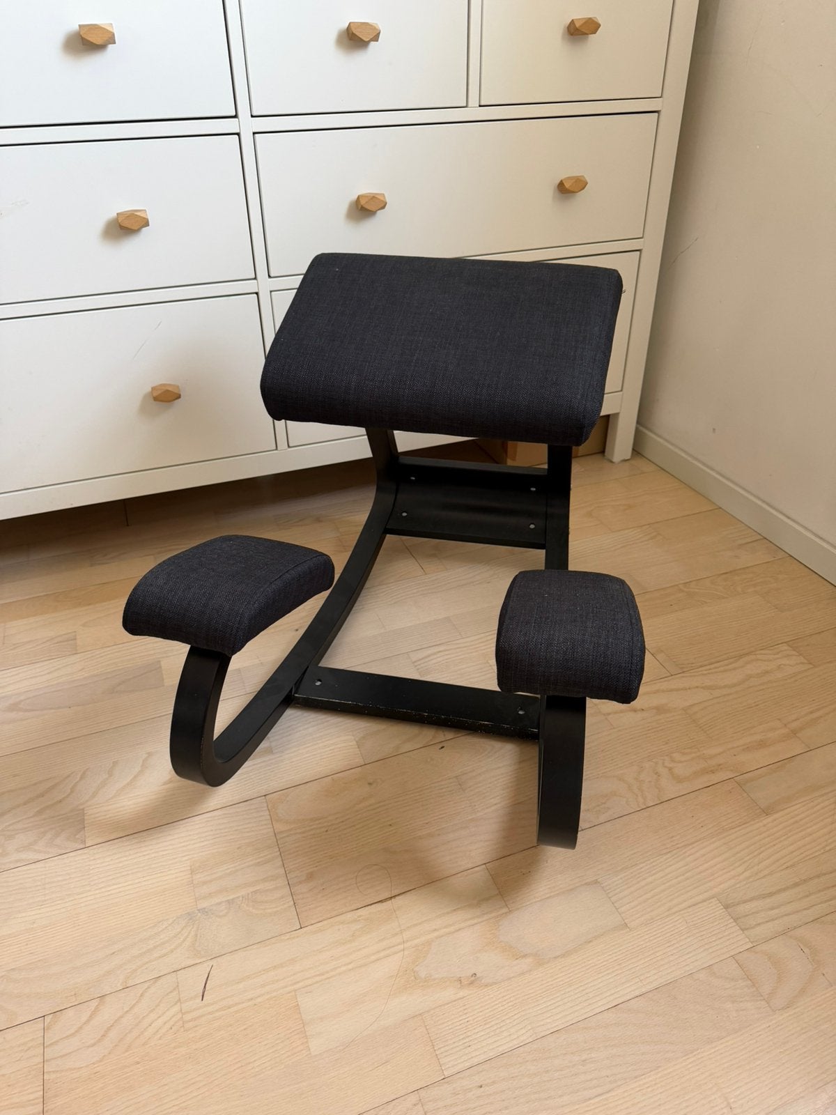 Ergonomische kniestoel, Ophalen, Zwart, Zo goed als nieuw, Bureaukruk