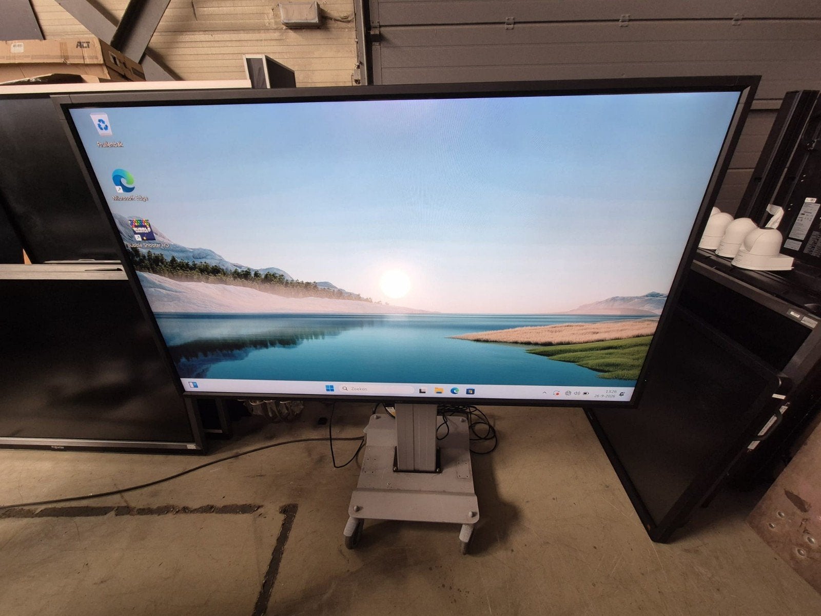 80 inch reclame scherm NEC, Ophalen of Verzenden, Zo goed als nieuw, Video