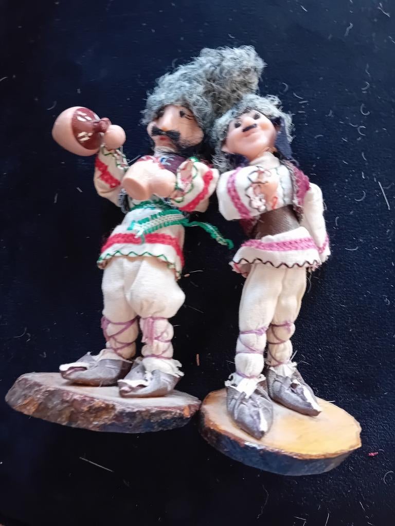 2 buitenlandse poppetjes, Verzamelen, Beelden en Beeldjes, Ophalen of Verzenden, Zo goed als nieuw, Mens