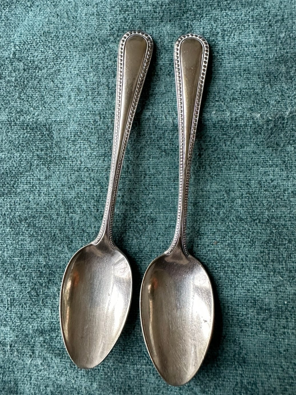 Twee schattige verzilverde lepeltjes met parelrand, Antiek en Kunst, Ophalen of Verzenden, Zilver