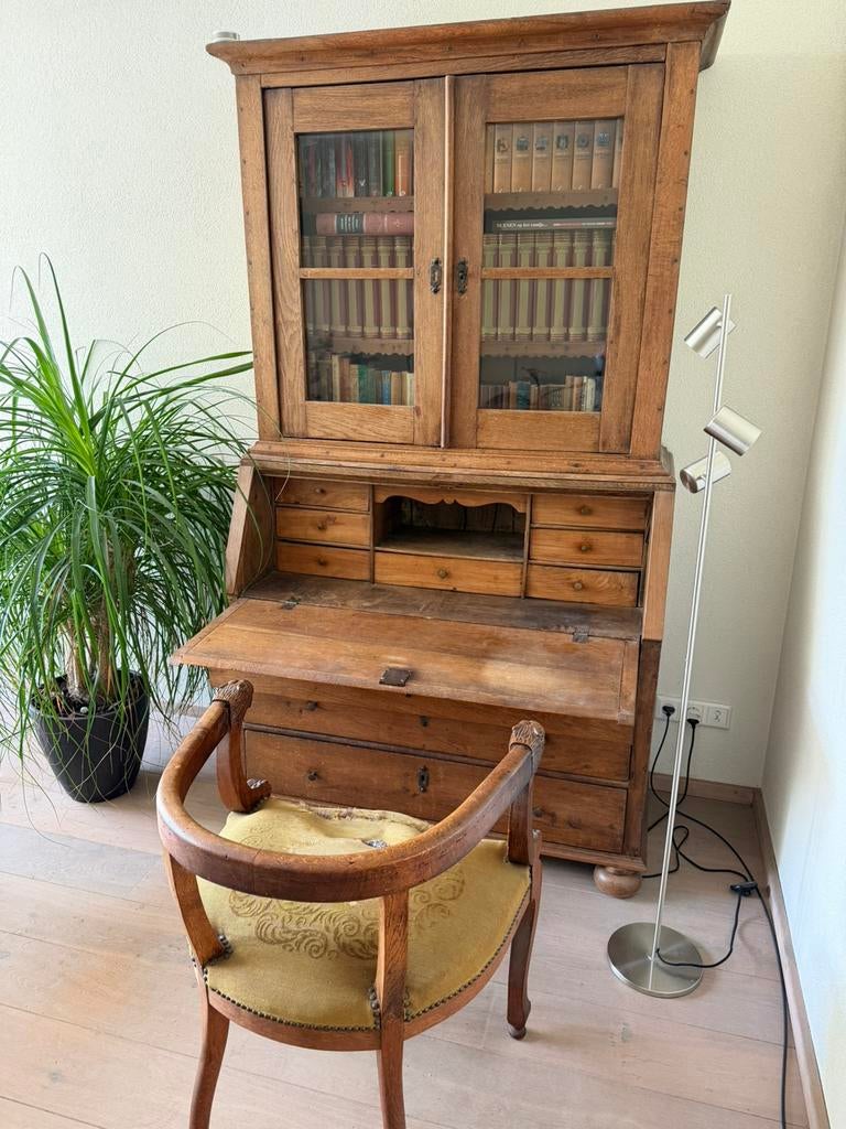 Antieke secretaire met boekenkast, massief hout en stoel, Ophalen