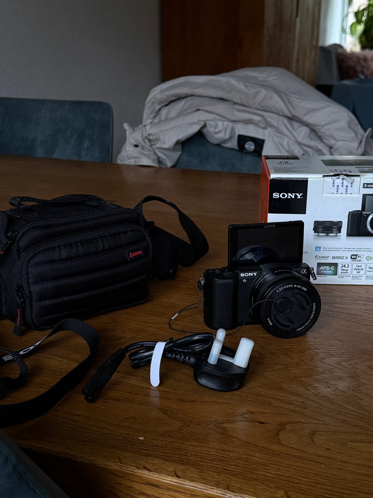 Sony Alpha A5100 systeemcamera met 16-50mm lens en tas, Ophalen, Beeldstabilisatie, Zo goed als nieuw, 4 t/m 7 keer