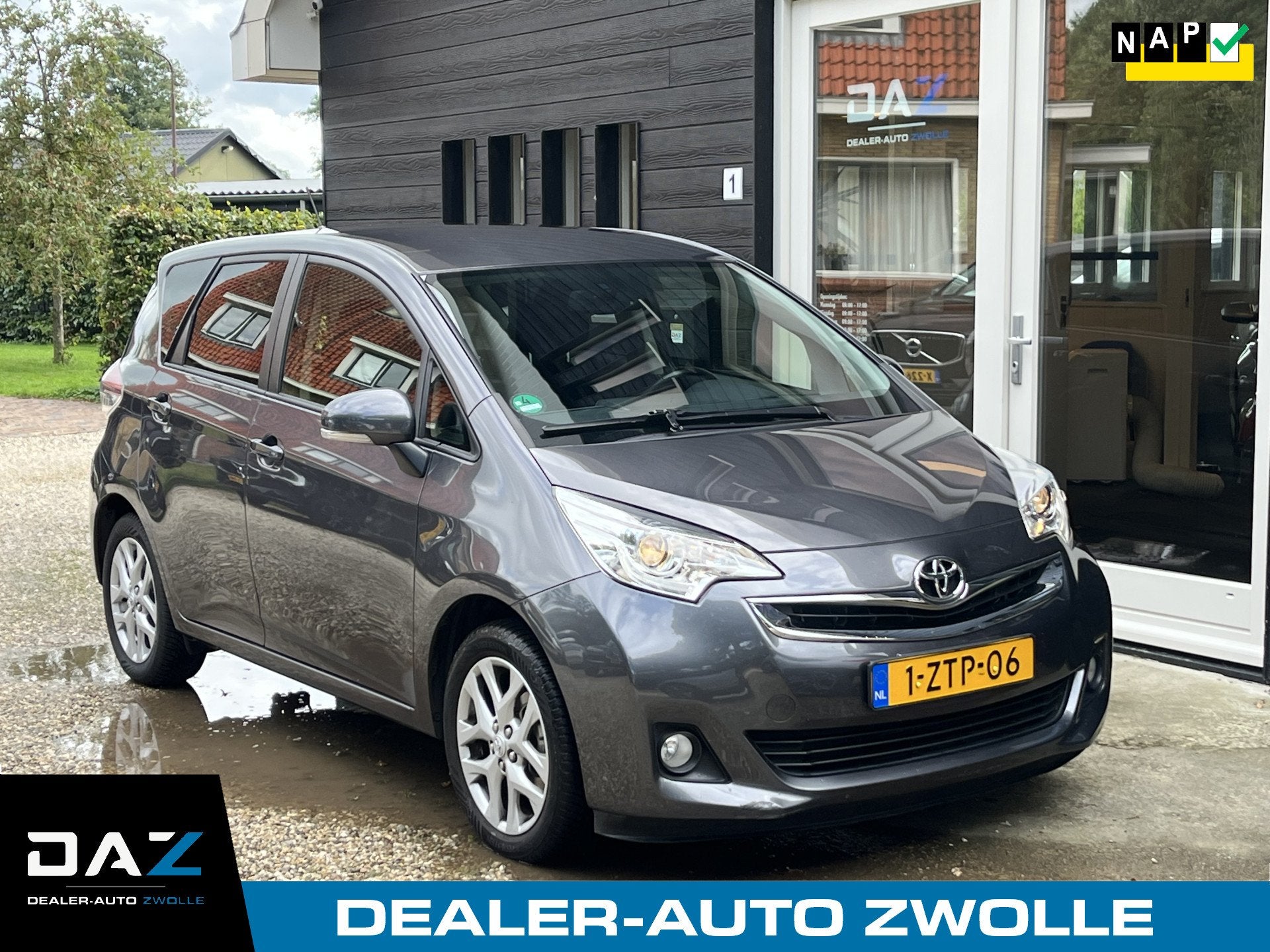 Toyota Verso-S 1.3 VVT-i Dynamic Aut/Ecc/Camera/Trekhaak, Gebruikt, Zwart, 4 cilinders, Verso-S