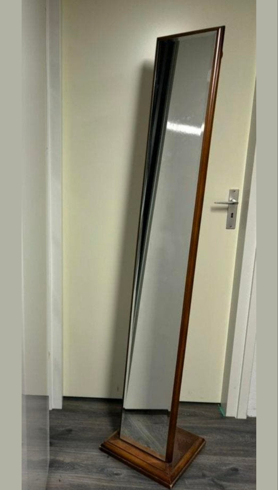 Mahonie spiegel op voet met 4 jas knoppen, Huis en Inrichting, Woonaccessoires | Spiegels, Ophalen, Minder dan 50 cm, Gebruikt
