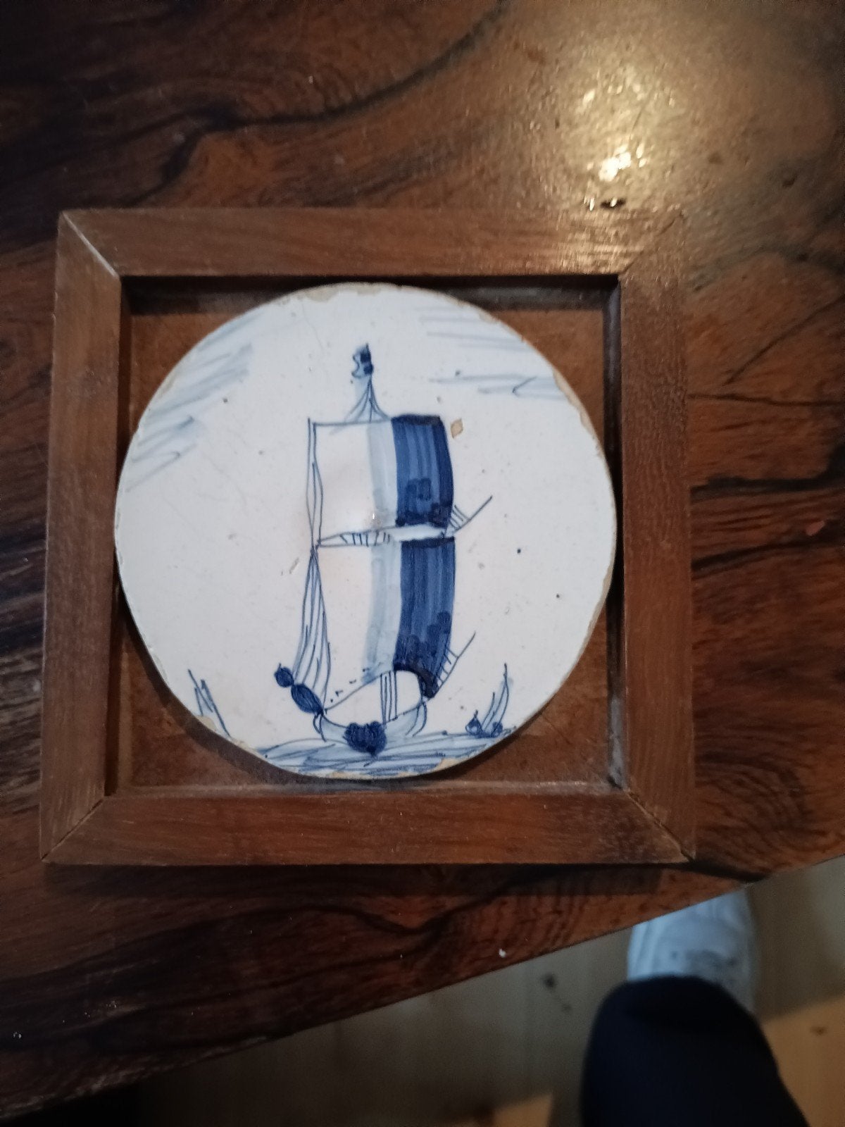 Antieke Delfts Blauw Tegel met Schip in Houten Lijst, Ophalen