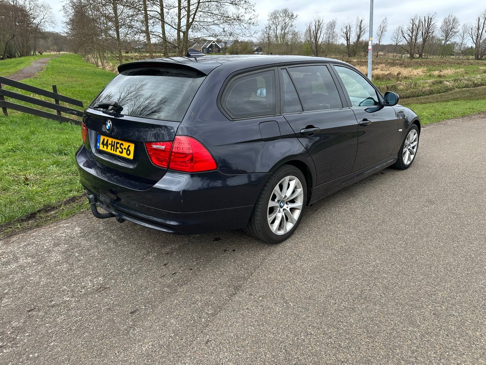 BMW 3-Serie 318i Touring 105KW 2008 Blauw, Achterwielaandrijving, Zwart, Blauw, Handgeschakeld