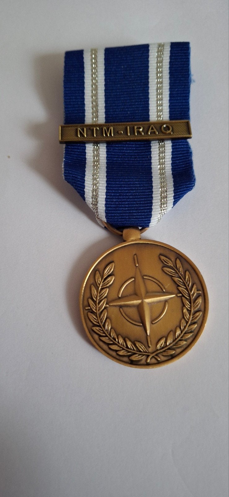Medaille NATO Trainings Missie, Ophalen of Verzenden, Landmacht, Nederland, Lintje, Medaille of Wings