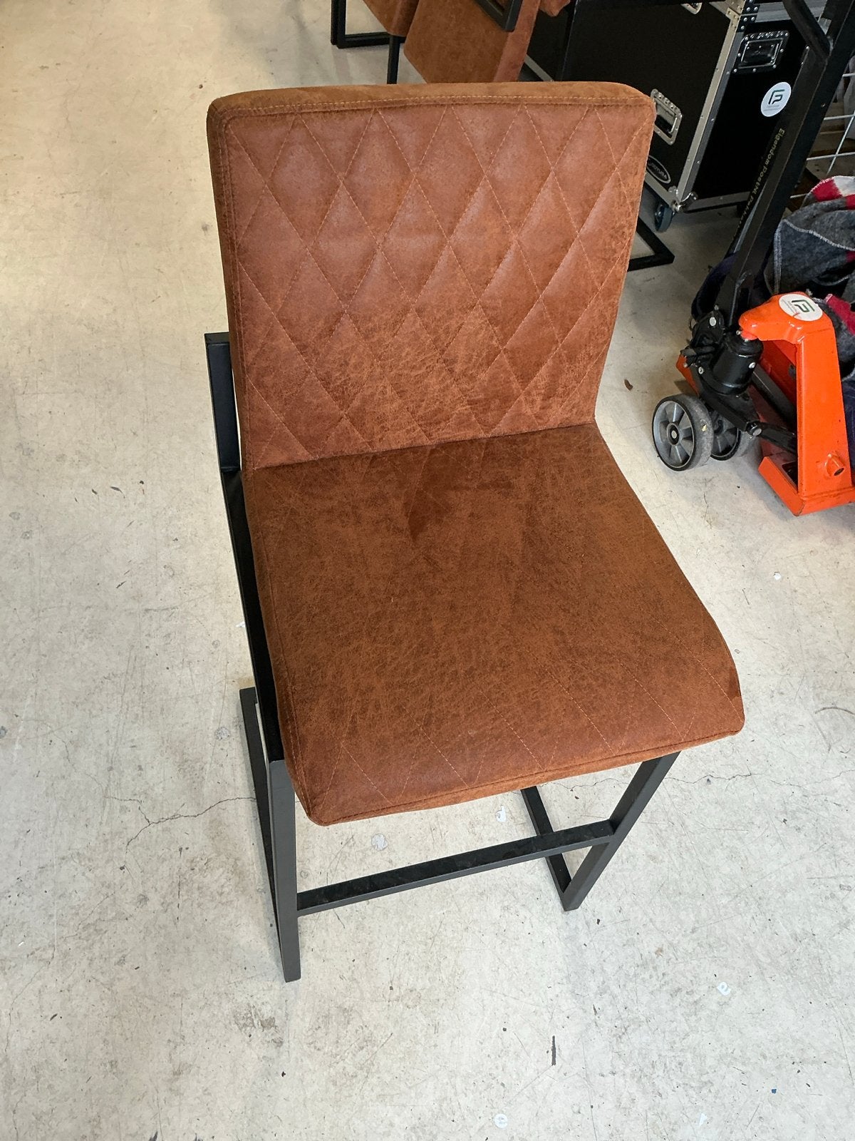 Hoge stoel / barstoel met bruine zitting 9x, 5 krukken of meer, Ophalen of Verzenden, Zo goed als nieuw, 90 cm of meer