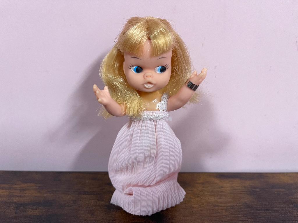 Kleine vintage popje, Verzamelen, Poppen, Ophalen of Verzenden, Gebruikt, Pop