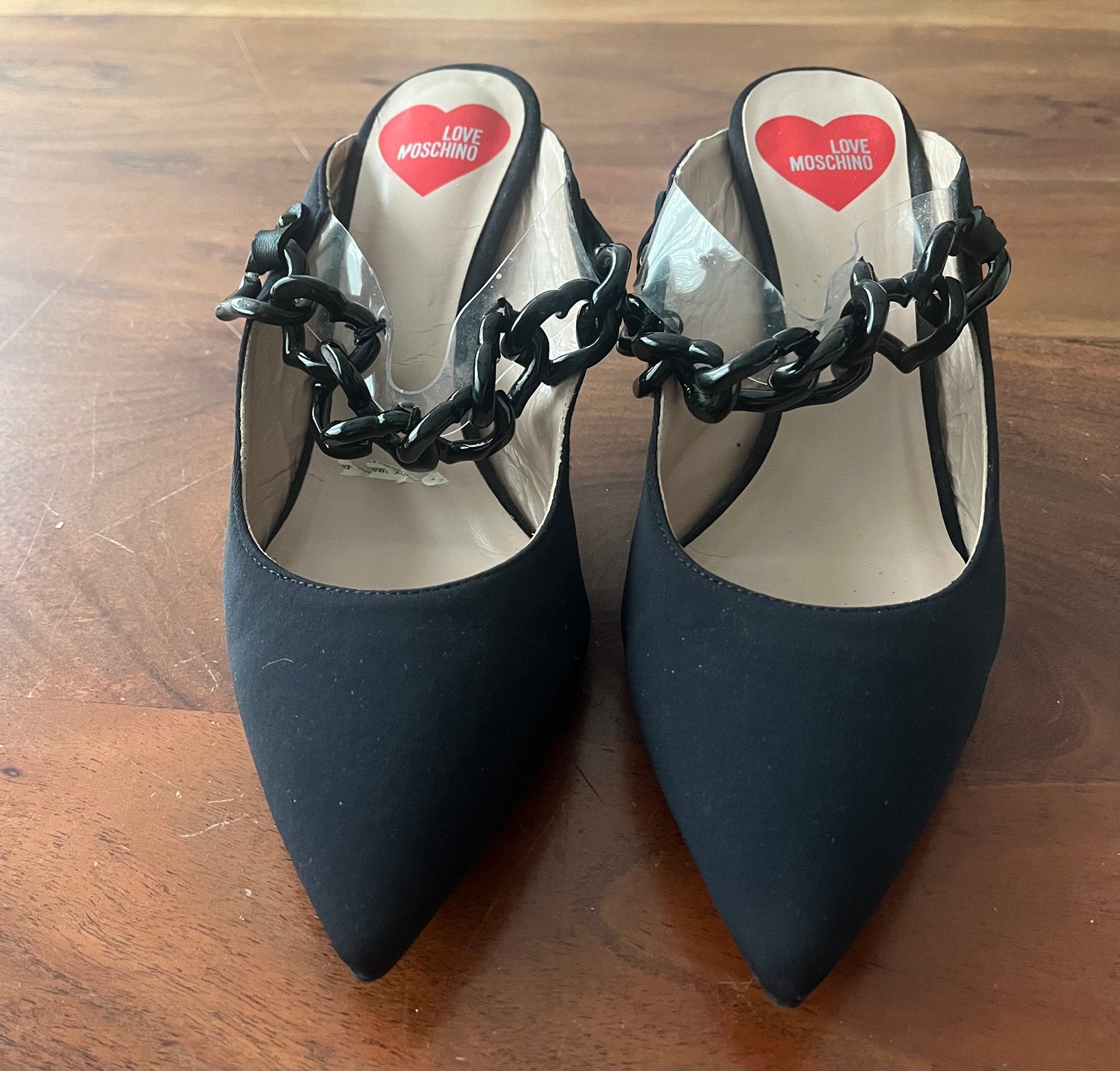 Love Moschino. Zwarte muiltjes. Maat 37, Zwart, Zo goed als nieuw, Sandalen of Muiltjes, Ophalen of Verzenden