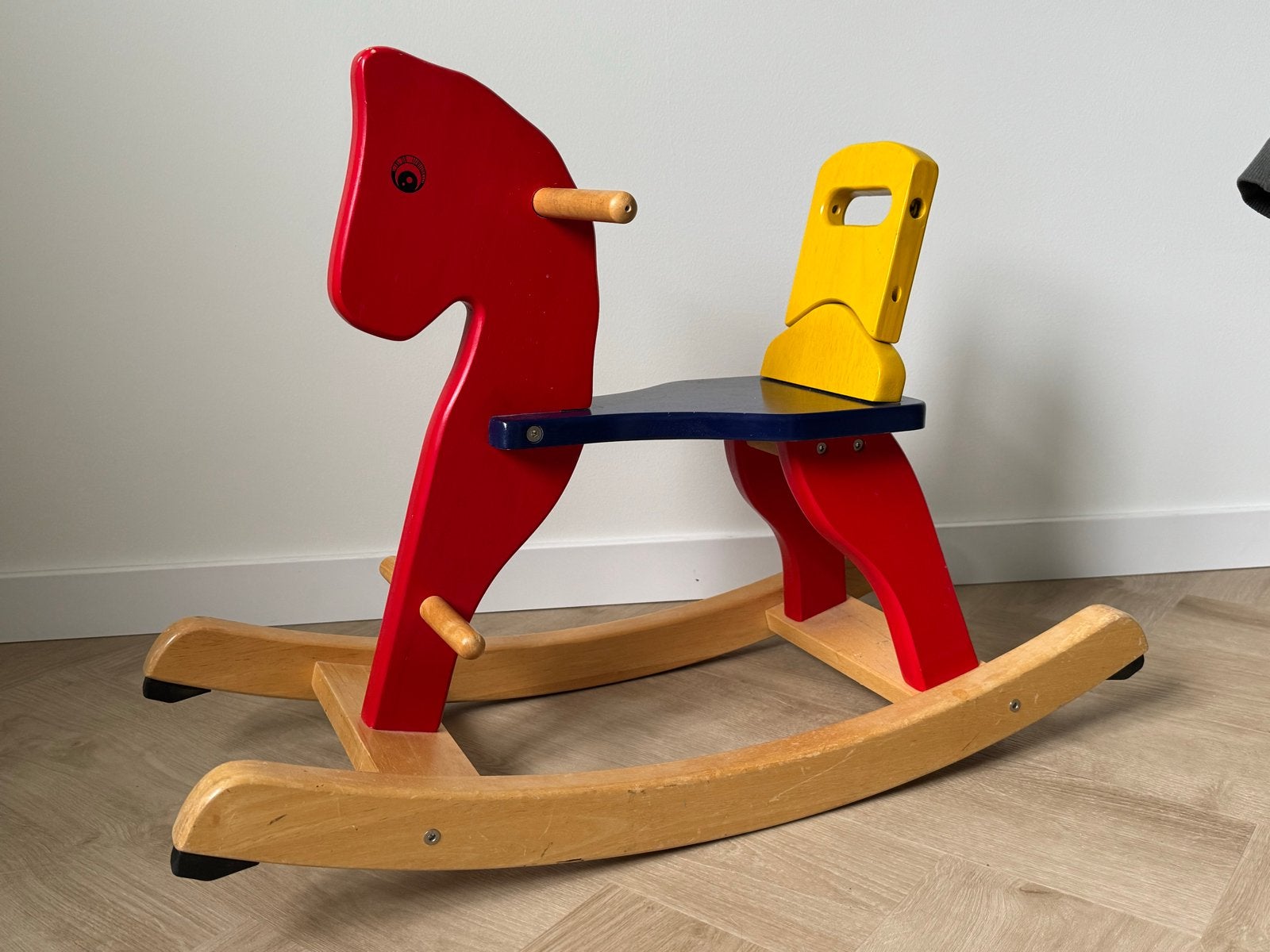 Houten schommelpaard / hobbelpaard (rood, geel, blauw), Ophalen, Gebruikt, Rij- of Hobbelspeelgoed