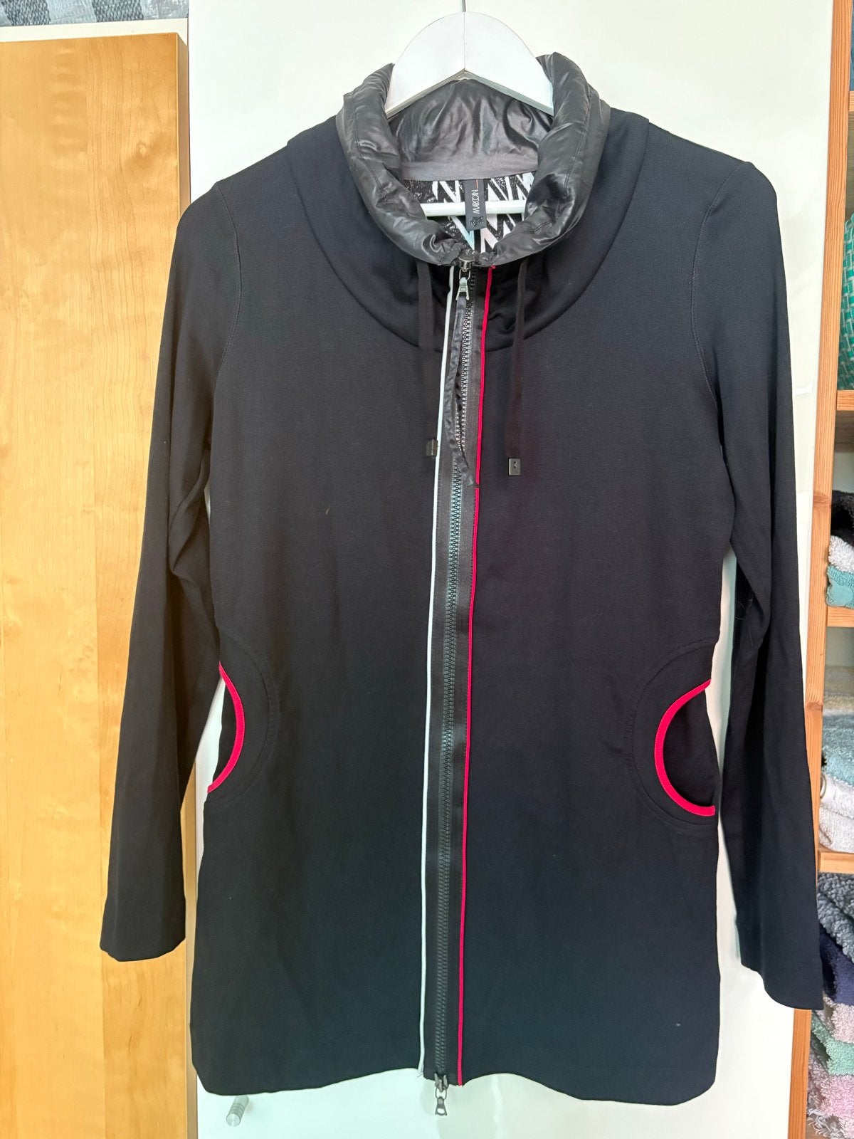 Marc Cain Sports Zwart Vest met Roze Details - Maat 42/44 (L, Ophalen of Verzenden, Zo goed als nieuw, Maat 42/44 (L), Zwart