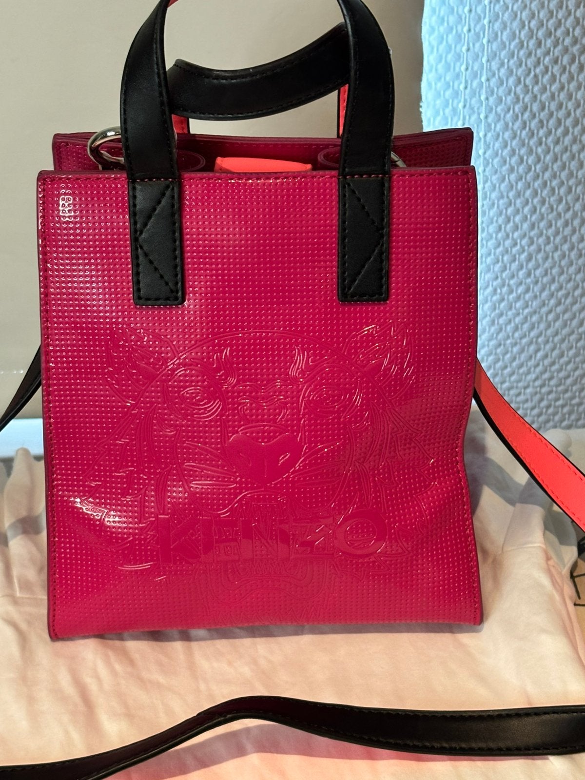 Kenzo lakleer tas met leuke ingedrukte print, Ophalen of Verzenden, Zo goed als nieuw, ., Roze