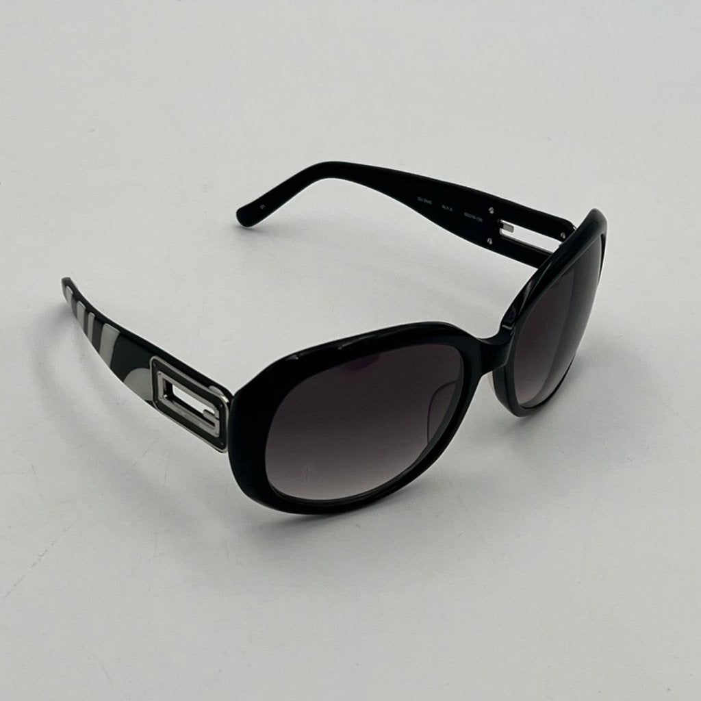 GUESS GU 6445 zonnebril dames - Nette staat compleet, Guess, Zo goed als nieuw, Support@guess.com, 1444 South Alameda St
Los Angeles, CA 90021
USA