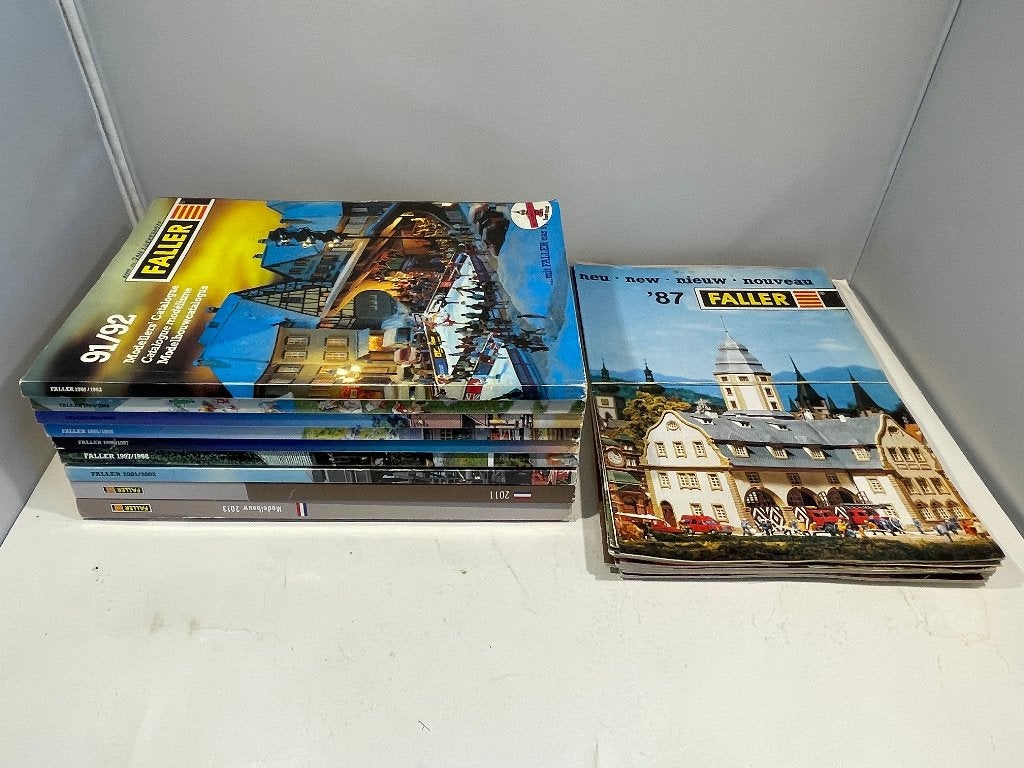 Vintage: 24x Faller Catalogus/Nieuwigheden 1991- 2013, Overige merken, Gelijkstroom of Wisselstroom, Zo goed als nieuw, Boek, Tijdschrift of Catalogus