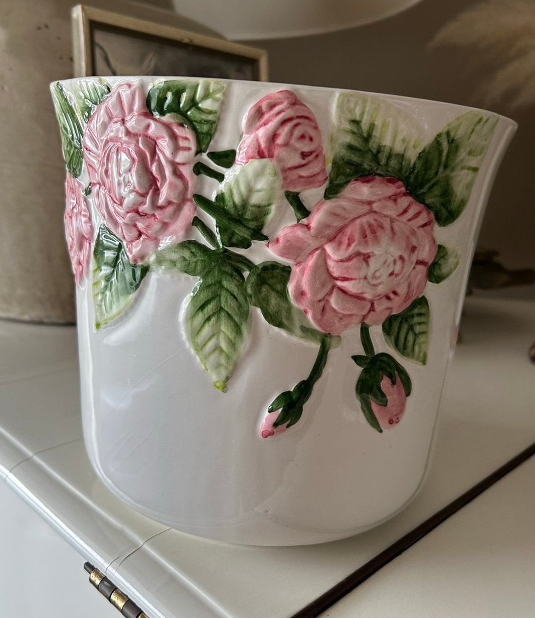 Vintage Majolica 25cm bloempot vaas met 3D rozen, Ophalen of Verzenden, Overige kleuren, Aardewerk of Porselein, Minder dan 50 cm