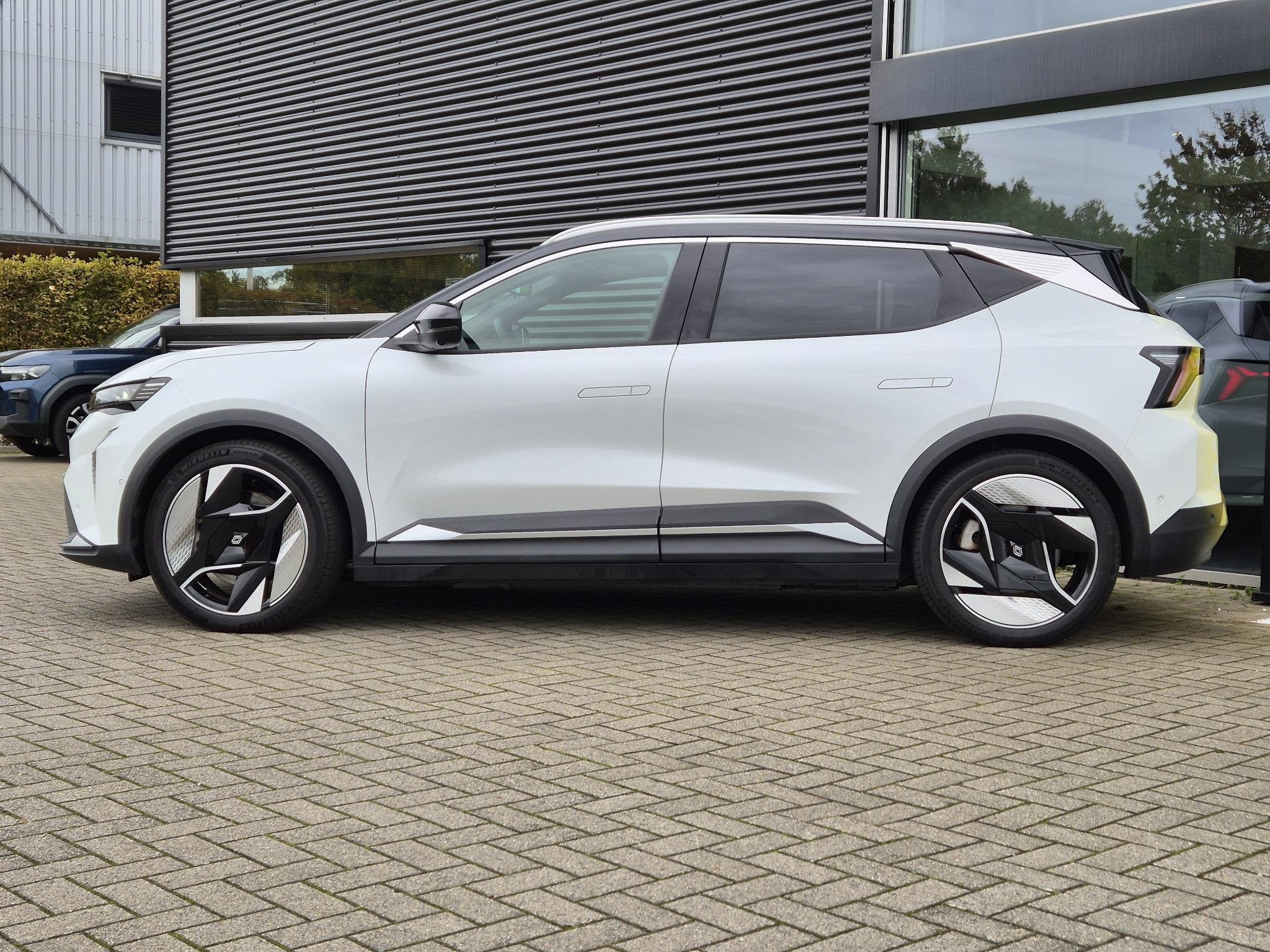 Renault Scenic E-Tech EV87 long range iconic SolarBay dak, H, Dealer onderhouden, Gebruikt, Leder en Stof, Wit
