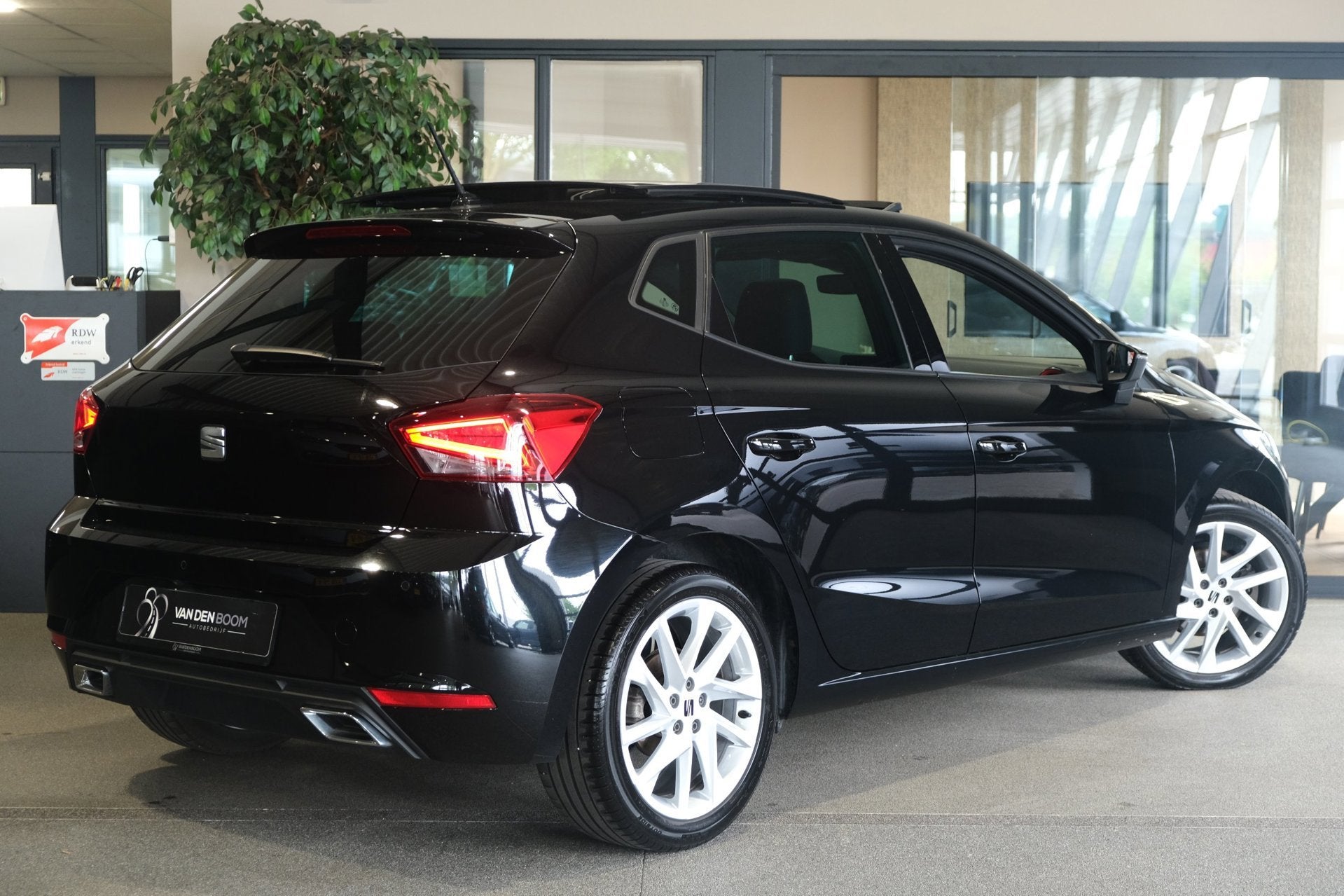 Seat Ibiza 1.0 EcoTSI FR 110PK Facelift Pano Cam Led Alcanta, Auto's, Seat, Voorwielaandrijving, Gebruikt, Zwart, 580 kg