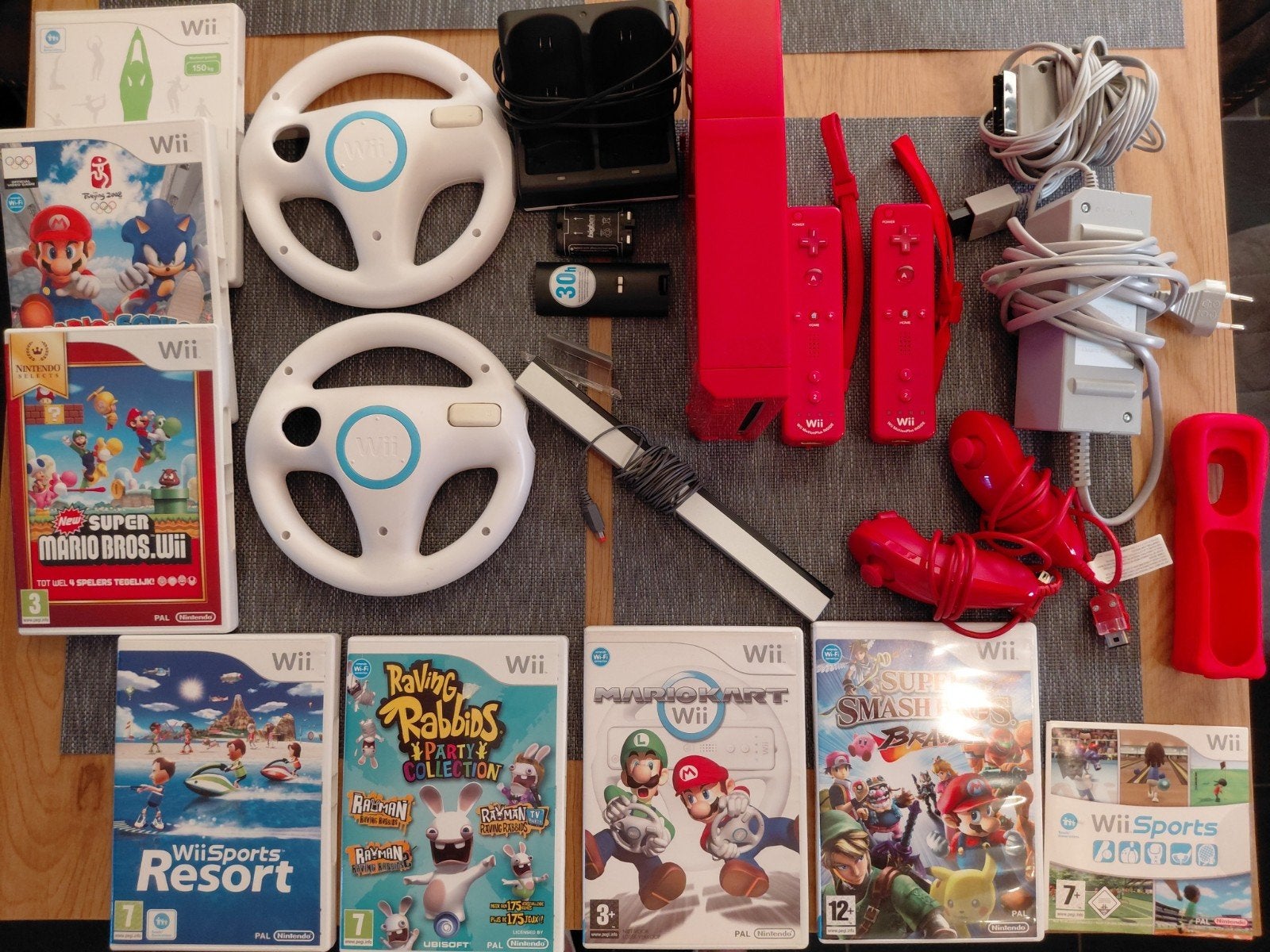 Rode Nintendo Wii bundel met 2 controllers en top games, Ophalen, Gebruikt, Met 2 controllers, Met stuurtje