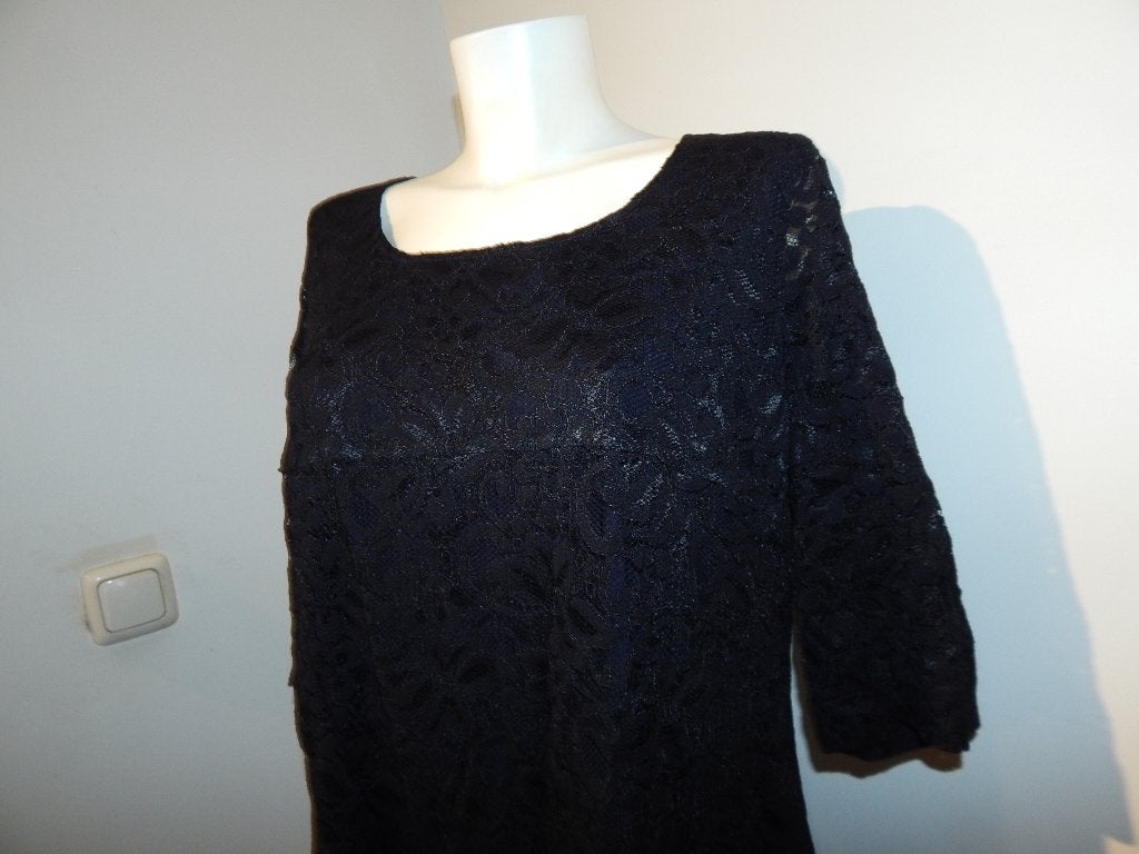 Ladress zwarte jurk een kant stof voile mouwen mt XXXL, Kleding | Dames, Verzenden, Zwart, Maat 46/48 (XL) of groter, Zo goed als nieuw