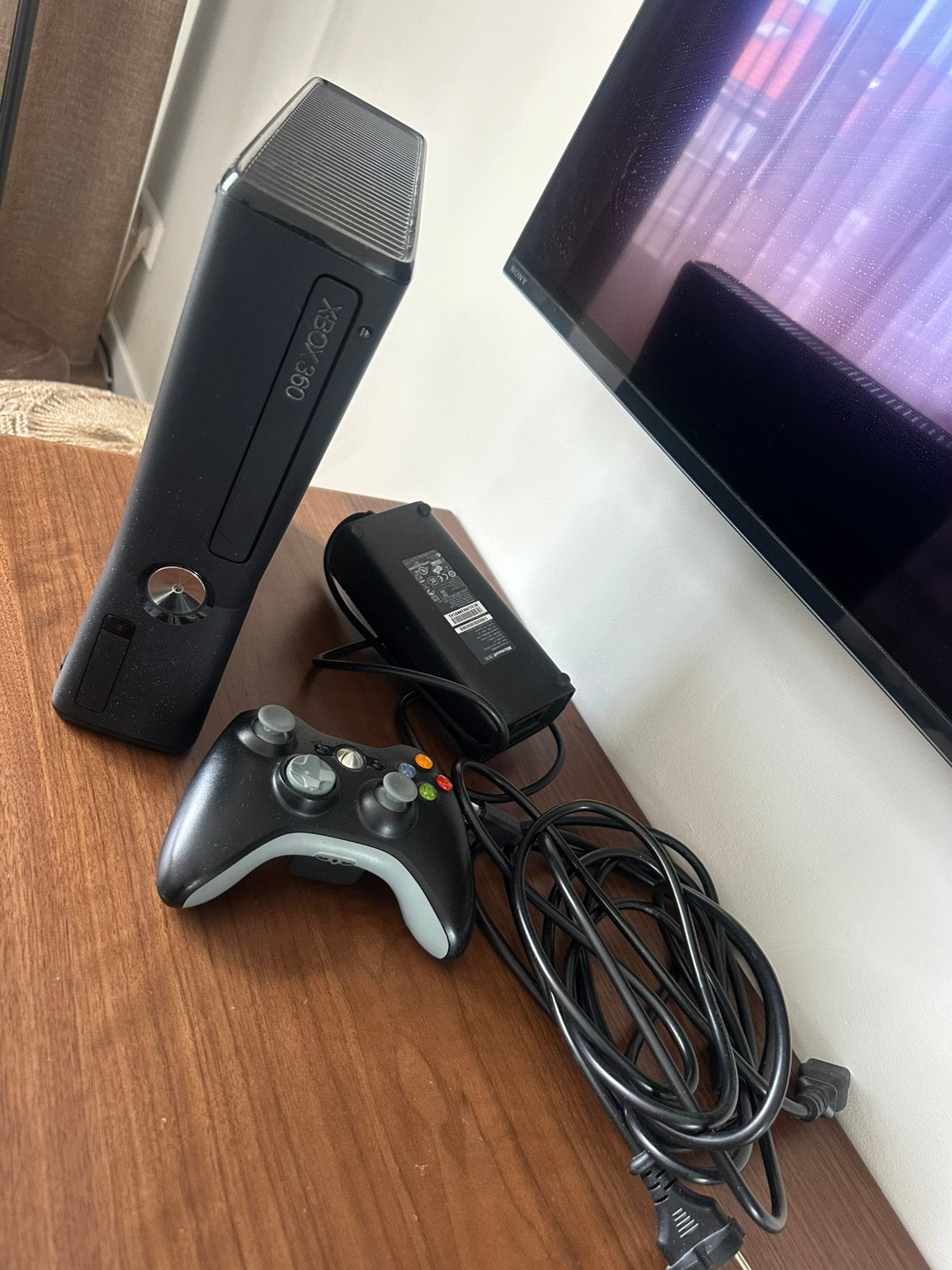 Xbox 360 Slim, Ophalen of Verzenden, Zo goed als nieuw, 250 GB, Met 1 controller