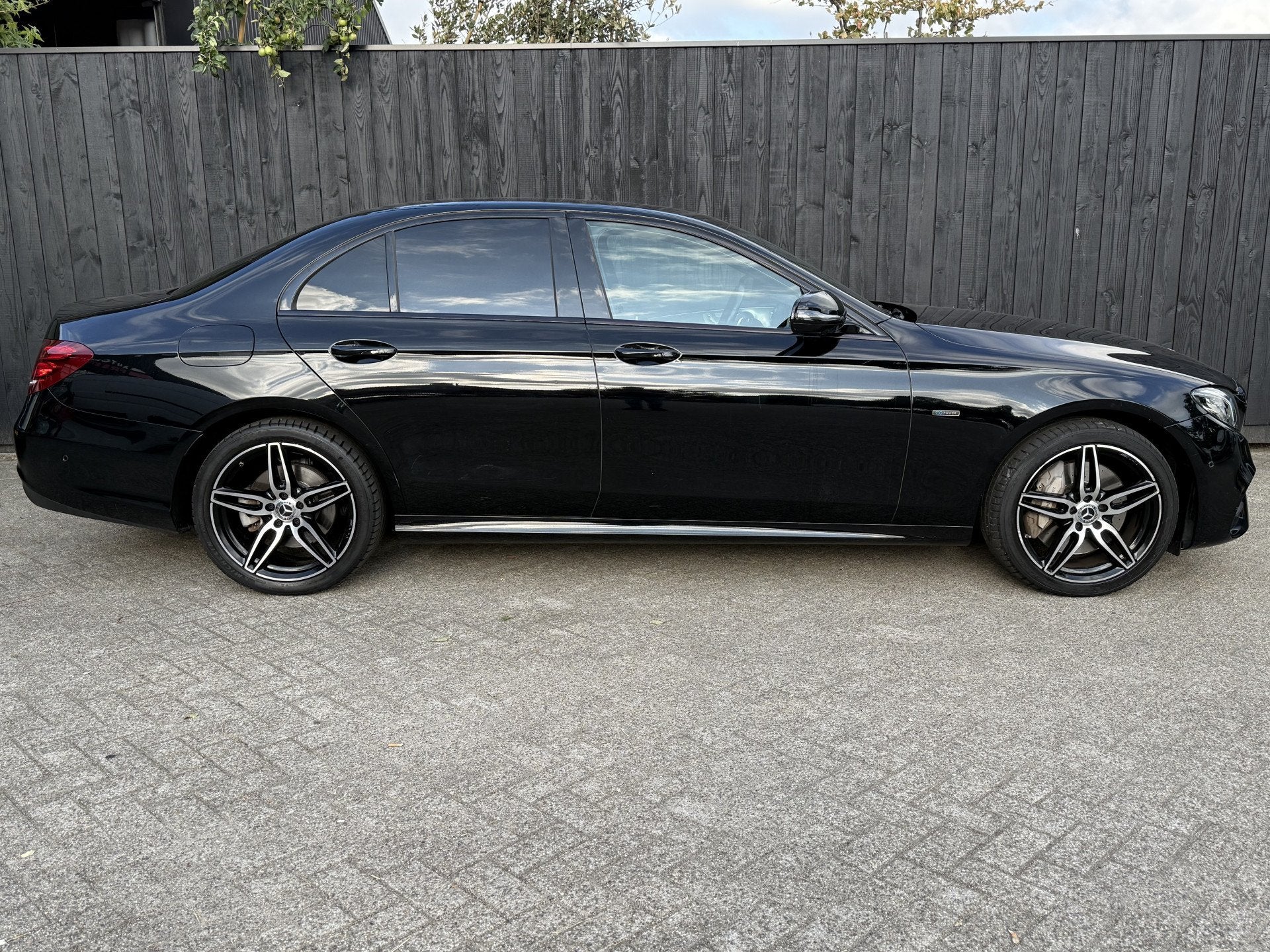 Mercedes-Benz E-Klasse 350 e Business Solution AMG Plus Upgr, Auto's, Automaat, 12 maanden, Achterwielaandrijving, Gebruikt