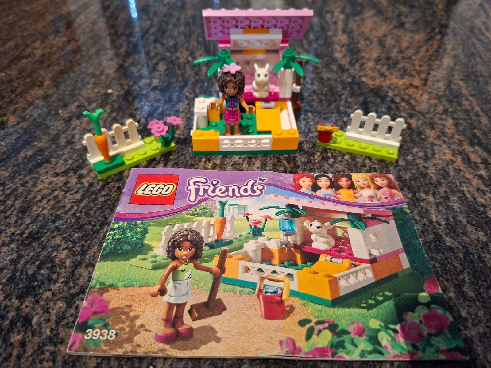 Lego Friends 3938 Emma's Bunny - Zo goed als nieuw, Lego, Friends, Ophalen of Verzenden, Zo goed als nieuw