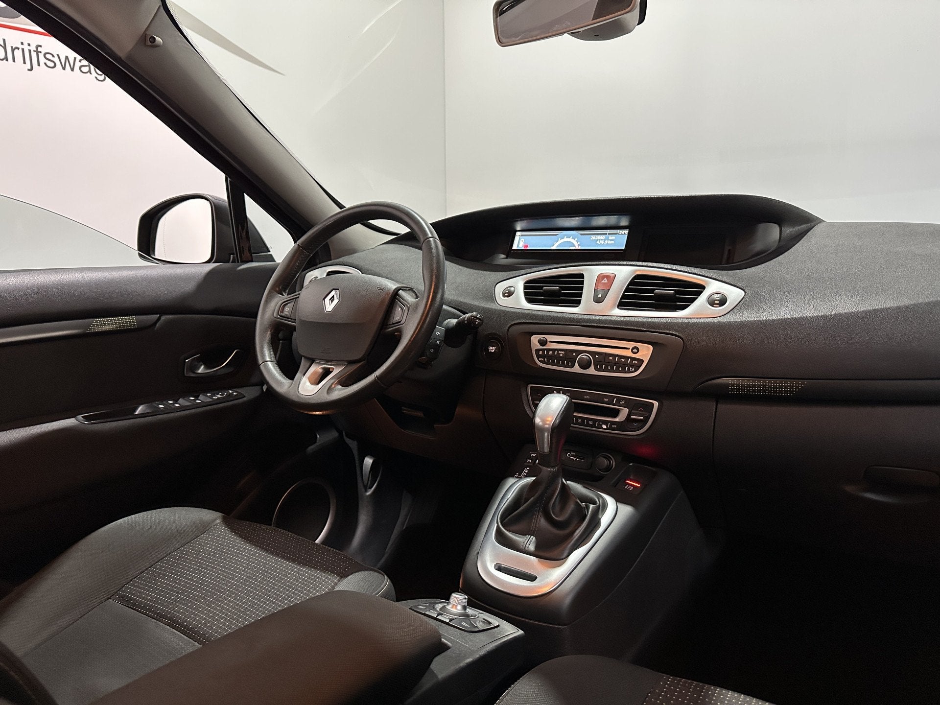 Renault Grand Scénic 2.0 Dynamique - Automaat (bj 2010), Auto's, Gebruikt, 4 cilinders, Automatische klimaatregeling, Zwart