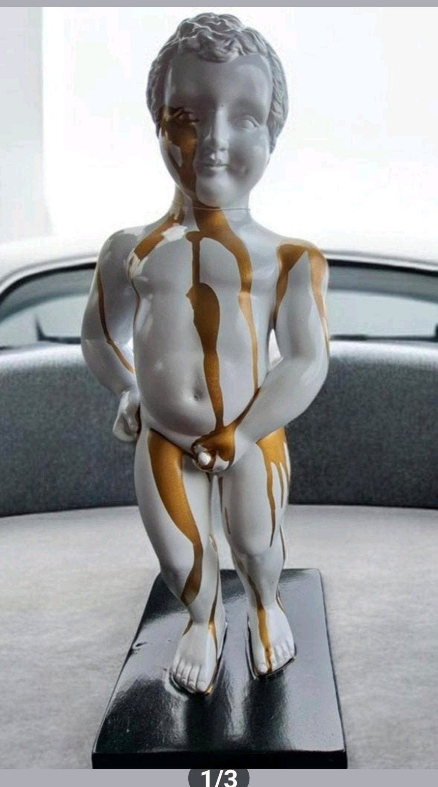 Manneken pis wit goud, Ophalen