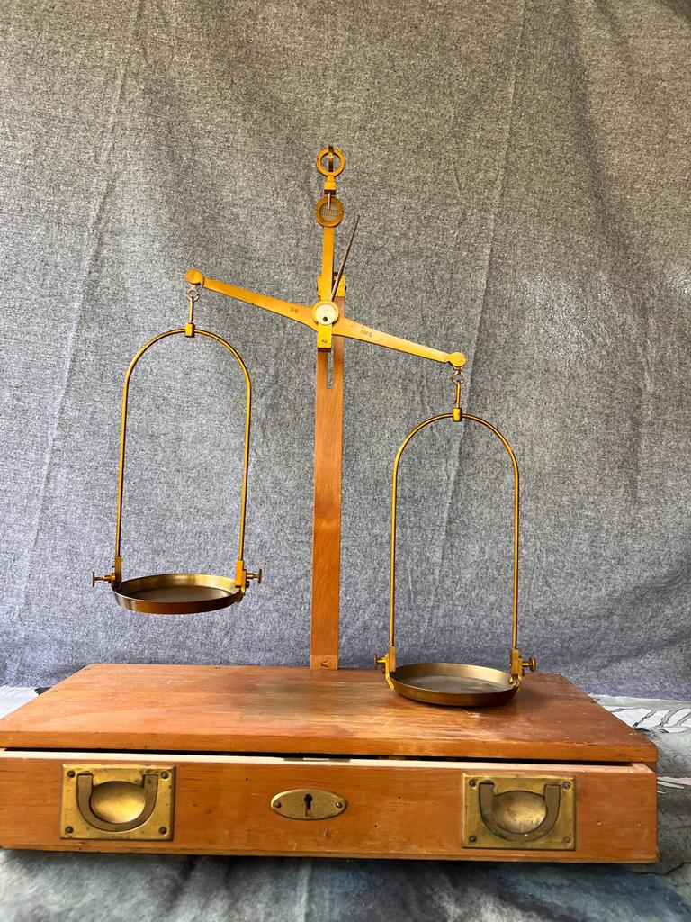 Twee Antieke Bascule Weegschalen met Originele Kist, Antiek en Kunst, Antiek | Overige Antiek, Ophalen