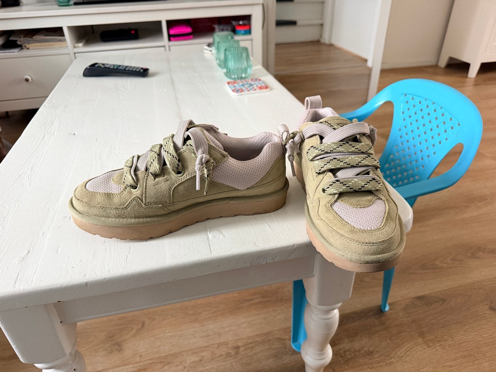 UGG Lowmel sneakers maat 39 - Zo goed als nieuw, Kleding | Dames, Ophalen of Verzenden, Zo goed als nieuw, Beige, Sneakers of Gympen
