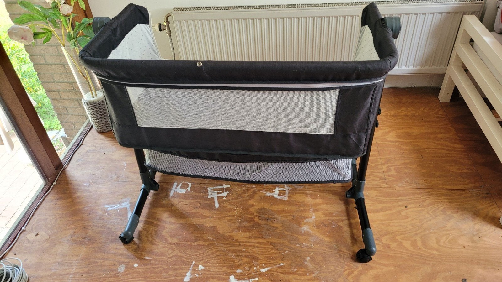 Nette co-sleeper met muggennet, Kinderen en Baby's, Babywiegjes en Ledikanten, Ophalen, Zo goed als nieuw, Wieg