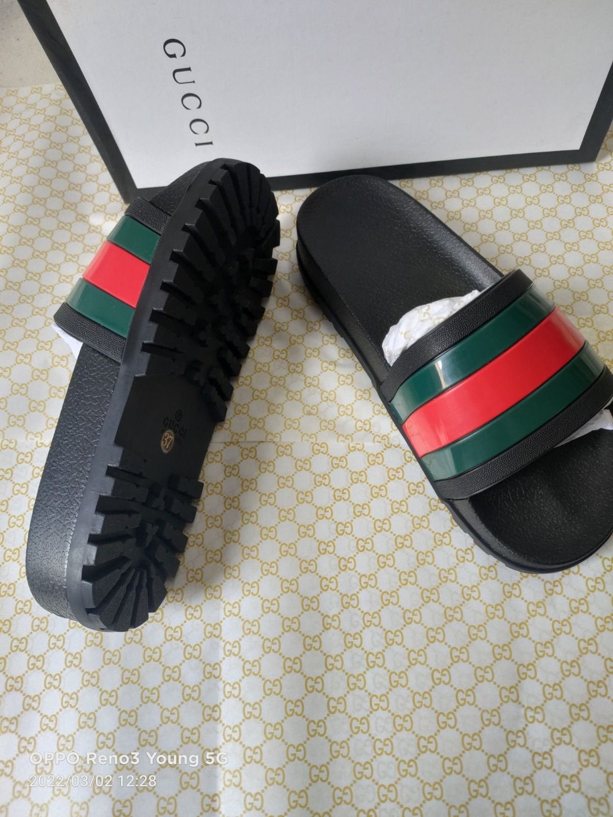 Nieuwe Gucci slippers maat 43, Kleding | Heren, Ophalen of Verzenden, Nieuw, Zwart, Slippers