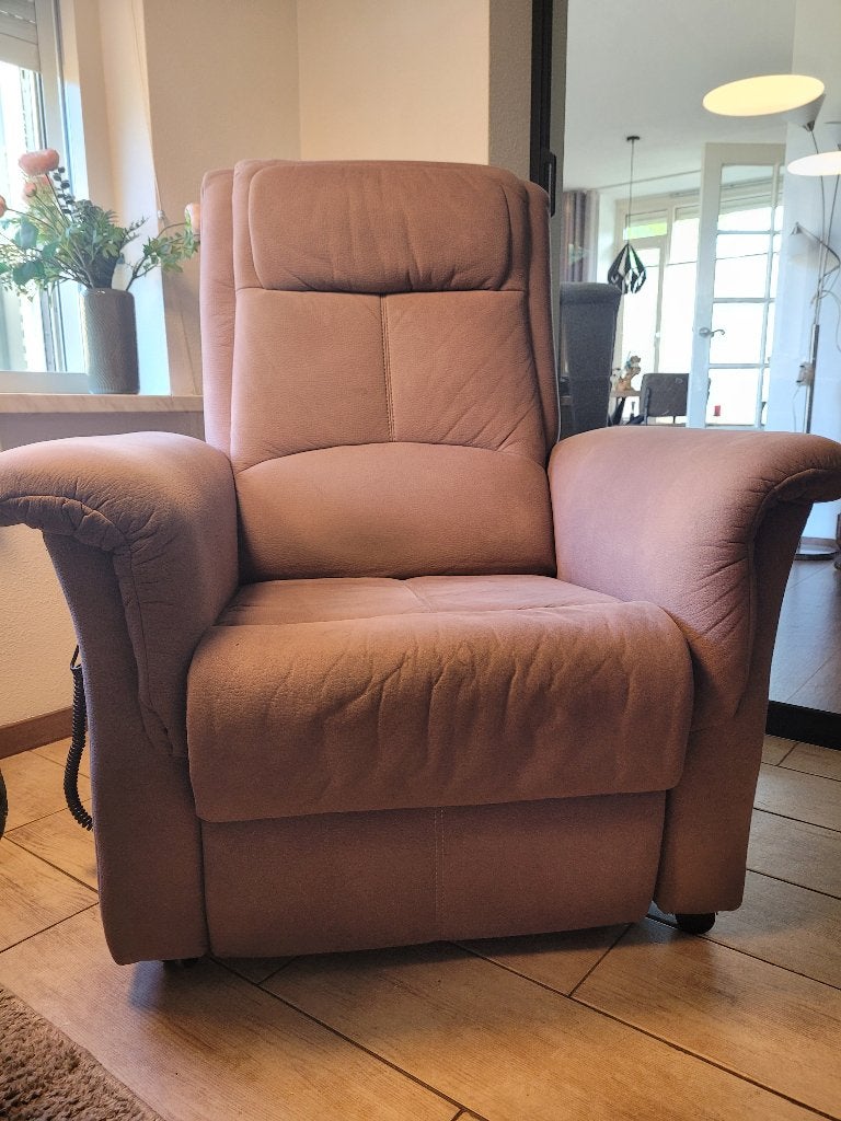 Electrische sta op stoel, Huis en Inrichting, Fauteuils, Ophalen, Gebruikt, 75 tot 100 cm, 50 tot 75 cm