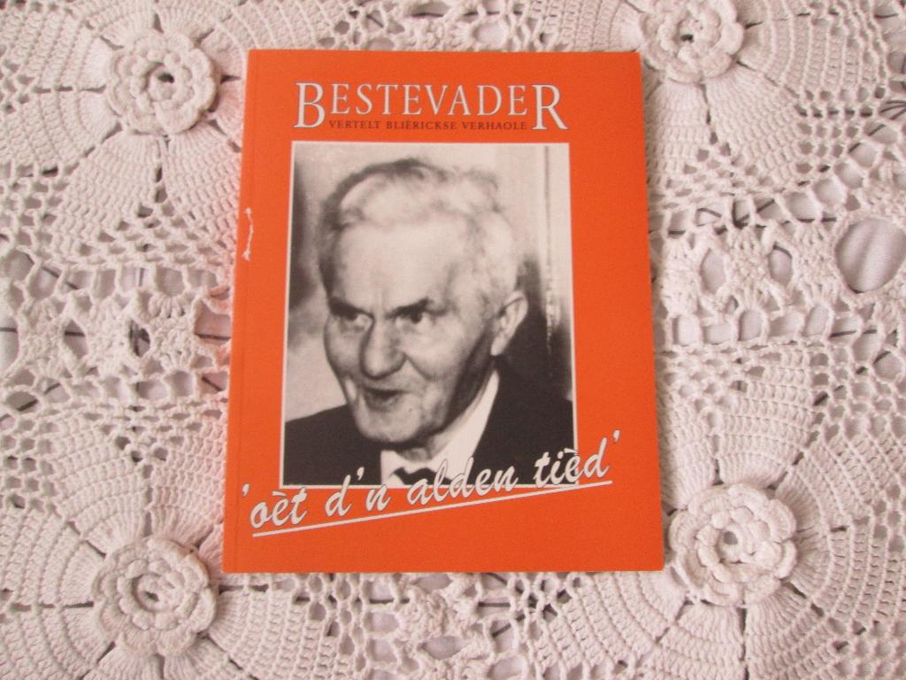 bestevader vertelt blierickse verhaole blerick, Ophalen of Verzenden, Zo goed als nieuw
