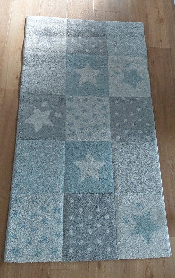 Vloerkleed met sterrenpatroon - Blauw/Grijs, Huis en Inrichting, 100 tot 150 cm, Kinderkamer, Speels, Modern, Zo goed als nieuw